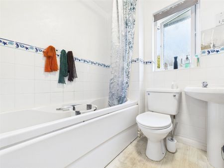 Bampton Croft, Emersons Green, Bristol, BS16 - Photo 3