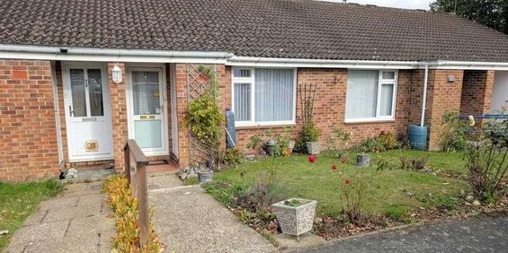 Woking, Surrey, GU21 - Photo 3