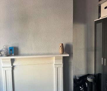 Room in a Shared House, Oval Road, CR0 - Photo 1