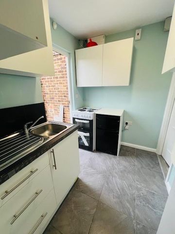 Studio to rent - Photo 5