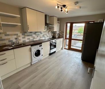 1 Bed Flat, Orange Grove, E11 - Photo 2