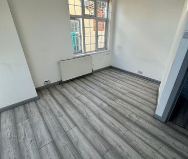 Bedsit to rent - Photo 2