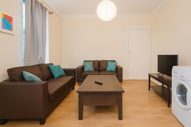 6 Bed Terraced House, Earls Road, SO14 - Photo 1