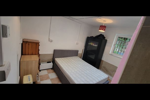 Studio Flat, High Street Harlesden, NW10 - Photo 1