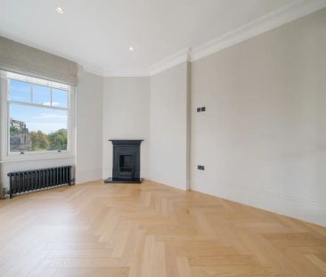 3 bedroom flat in London - Photo 4