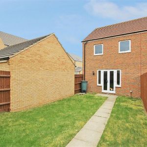 3 bedroom semi-detached house to rent - Photo 3