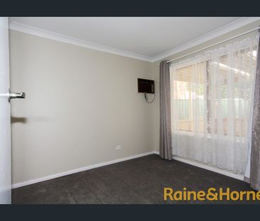 Family Home in convenient location - Photo 3