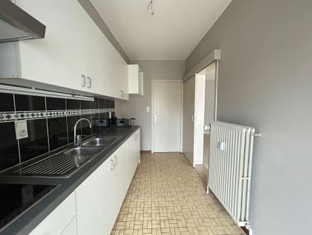 Gezellig appartement met 2 slaapkamers en balkon in het hartje van Sint-Niklaas - Photo 5