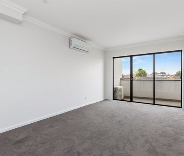 Spacious & Comfortable 3-Bedroom Residence in the Heart of Glenroy - Photo 1