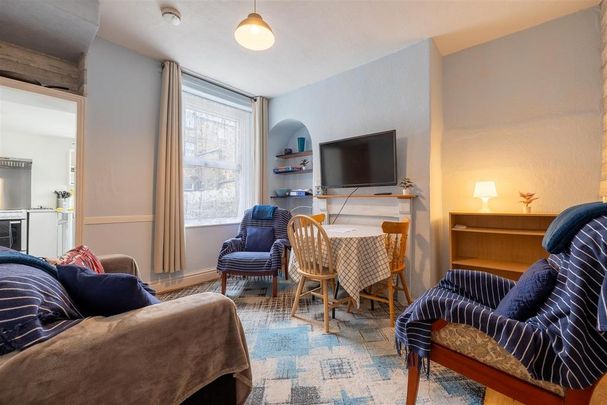 3 bedroom private hall to rent - Photo 1