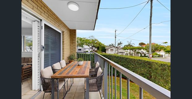 Walk to Racecourse Road- Brand New Bathroom! - Photo 1