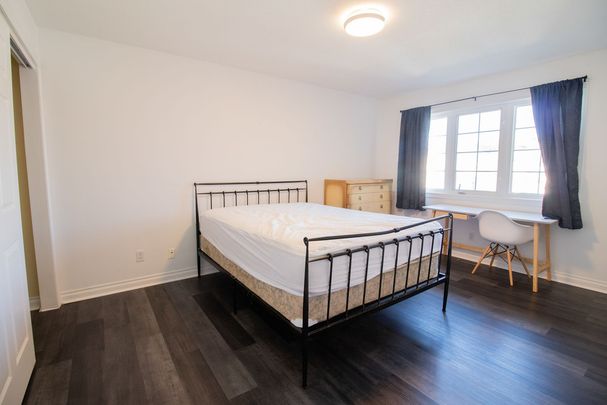 **ALL INCLUSIVE** Rooms For Rent in a Stunning House!! - Photo 1