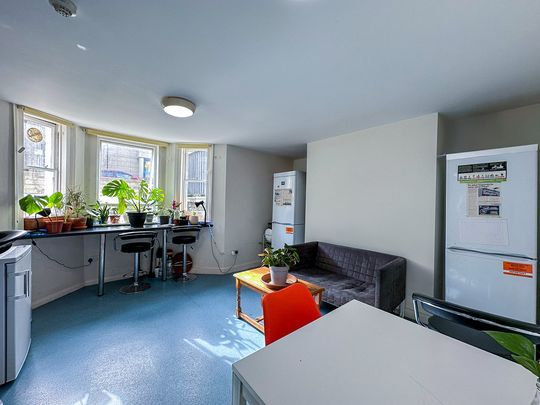 Bateman Street, Cambridge - Photo 1