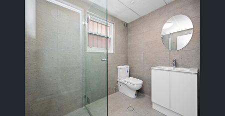 Freshly Renovated Apartment in Ultra-Convenient Location - Photo 5