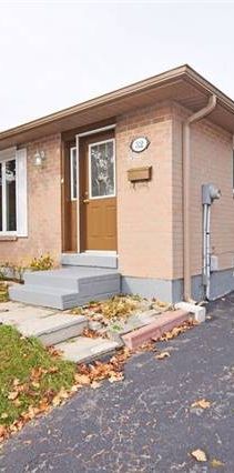 Whiteleas Avenue 32, M1B 1W7, Toronto - Photo 1