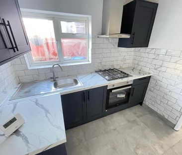 3 bedroom end of terrace house to rent - Photo 6