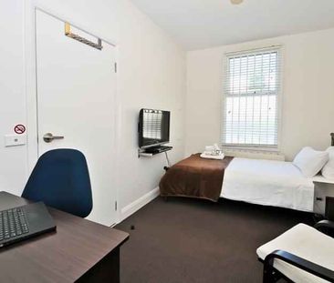 Room 12 (Ensuite) - Photo 3
