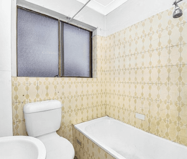 Convenient Two-Bedroom Unit in a Well-Connected Location - Photo 4
