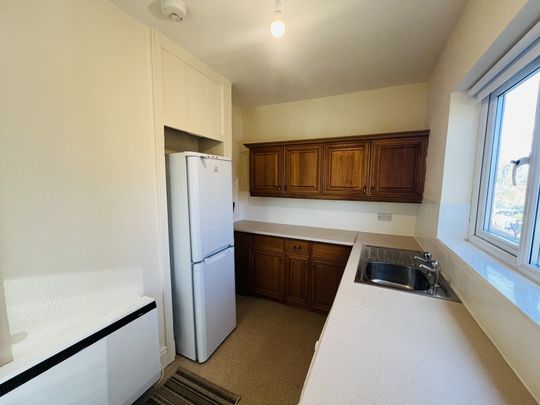 Bath Road, Maidenhead - Photo 1