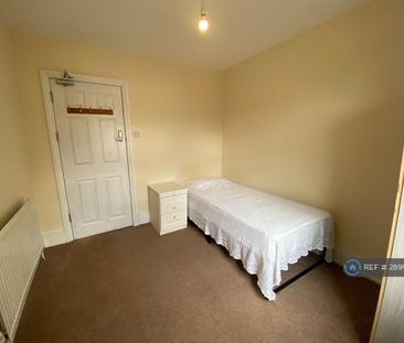 1 bedroom in a house share to rent - Photo 6