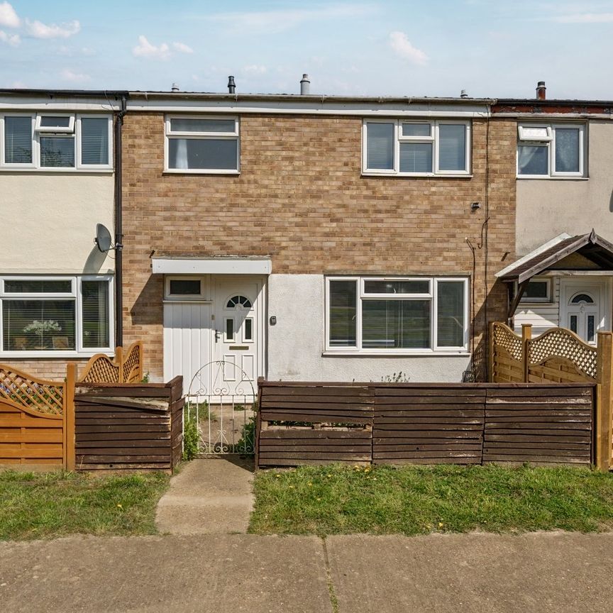 Terraced House to rent - Henry Street, Chatham, ME4 - Photo 1