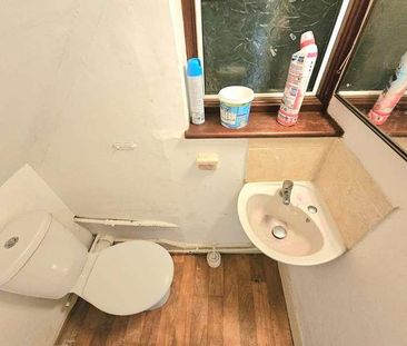 Mornington Crescent, Hounslow, TW5 - Photo 3