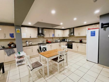 Large Ensuite - Photo 5