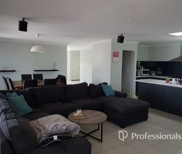 LARGE FAMILY HOME IN TREENDALE - Photo 4