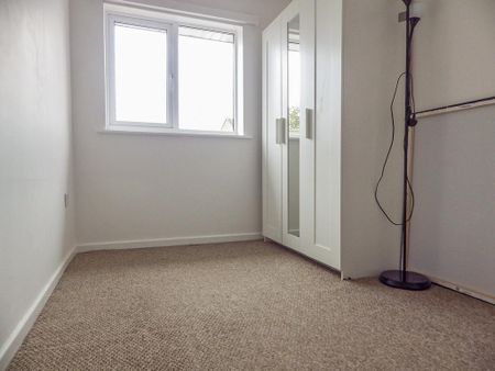 2 bedroom semi-detached house to rent - Photo 4