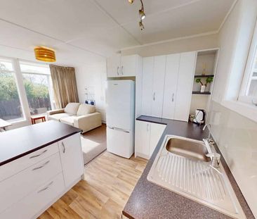 Paraparaumu - 2 Bedrooms - Photo 2