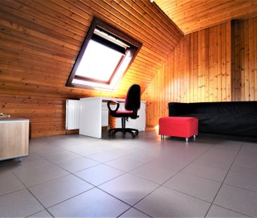 Leuk dakappartement met 1 slaapkamer en autostaanplaats - Photo 5