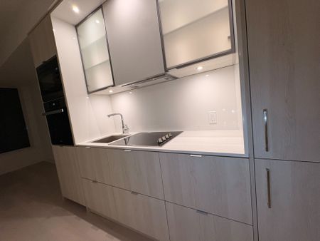 For Lease - 11 Yorkville Avenue Unit# 2207, Toronto, Ontario - Photo 3