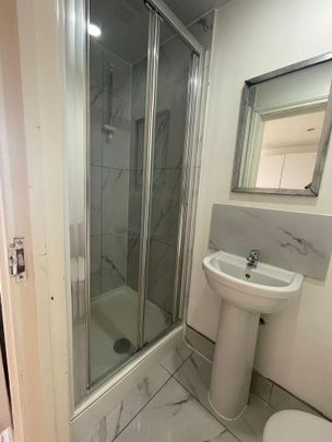 5 bedroom flat to rent - Photo 1