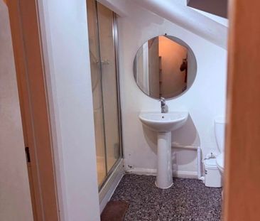 Room in a Shared House, Danescombe, SE12 - Photo 1