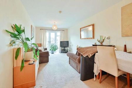 Chenies Way, Watford, Watford, WD18 - Photo 3