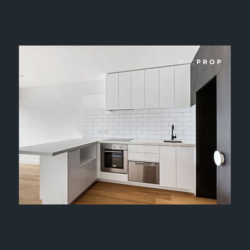 STUNNING VIEW APARTMENT IN NORTH MELBOURNE - Photo 1