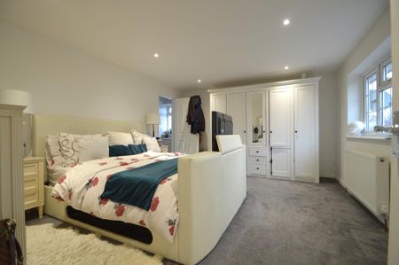 4 bedroom detached house to rent - Photo 2