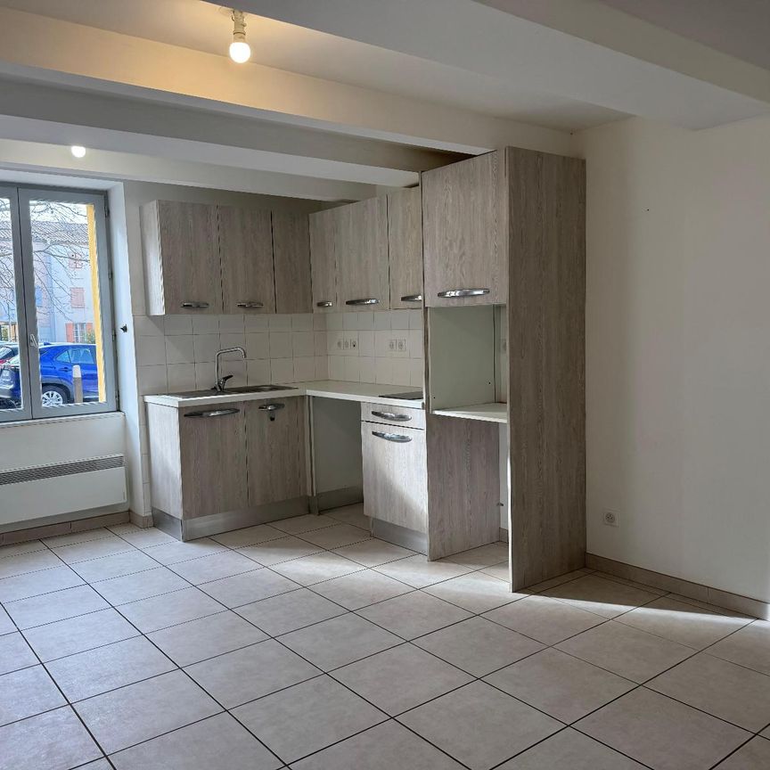 Location Appartement 1 pièce 39m² ROUGIERS 83170 - Photo 1