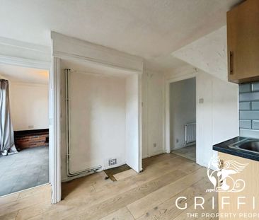 Second Avenue, Canvey Island, SS8 - Photo 4