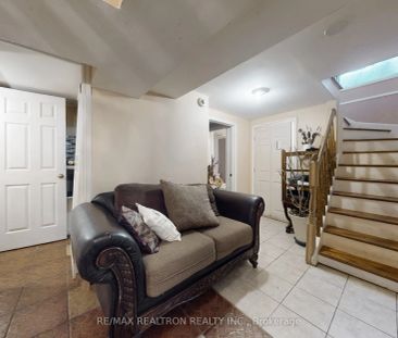 10 Shoreland Crescent #B1 - Photo 2