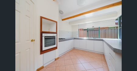 SPACIOUS FAMILY LIVING IN A PRIME LOCATION! - Photo 5