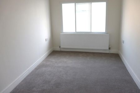 1 bedroom ground floor maisonette to rent - Photo 2