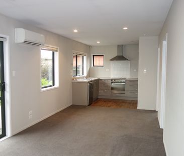 2 Bedroom Single-Level Townhouse with Garage - Photo 2