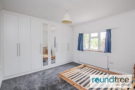 4 bedroom detached house to rent - Photo 3