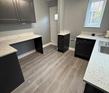 3 bedroom semi-detached house to rent - Photo 2