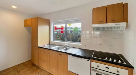 Great Two Bedroom Townhouse - Photo 4