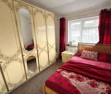 5 bedroom semi-detached house to rent - Photo 3