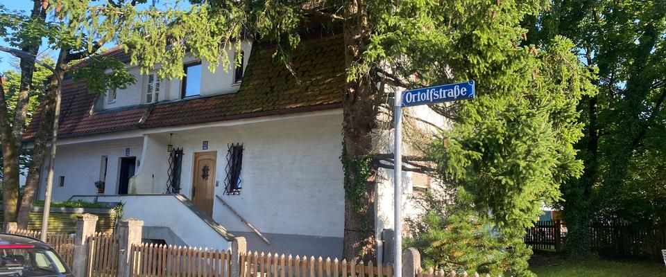 Wohnung innerhalb einer sanierungsbedürftigen DHH zu vermieten - Foto 1