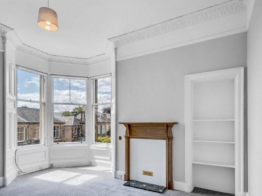 4 bedroom flat to rent - Photo 1