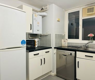 2 Bed Maisonette, Longheath Gardens, CR0 - Photo 5